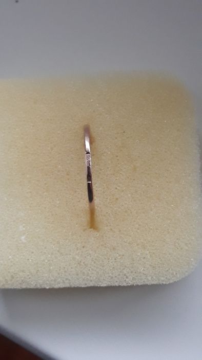 Sprzedam zloty pierścionek damski