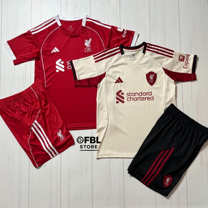 Футбольні форми Ліверпуль сезону 2025-26