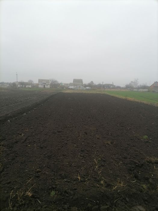 Продам або обмін на авто земельну ділянку в центрі с,Фурси під город Т