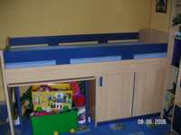 Łózko piętrowe dla dzieci ze schowkiem i wysuwanym biurkiem