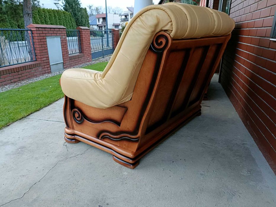 Sprzedam dwie sofy ze skóry -Skóra -skórzany –skórzana -skórzane