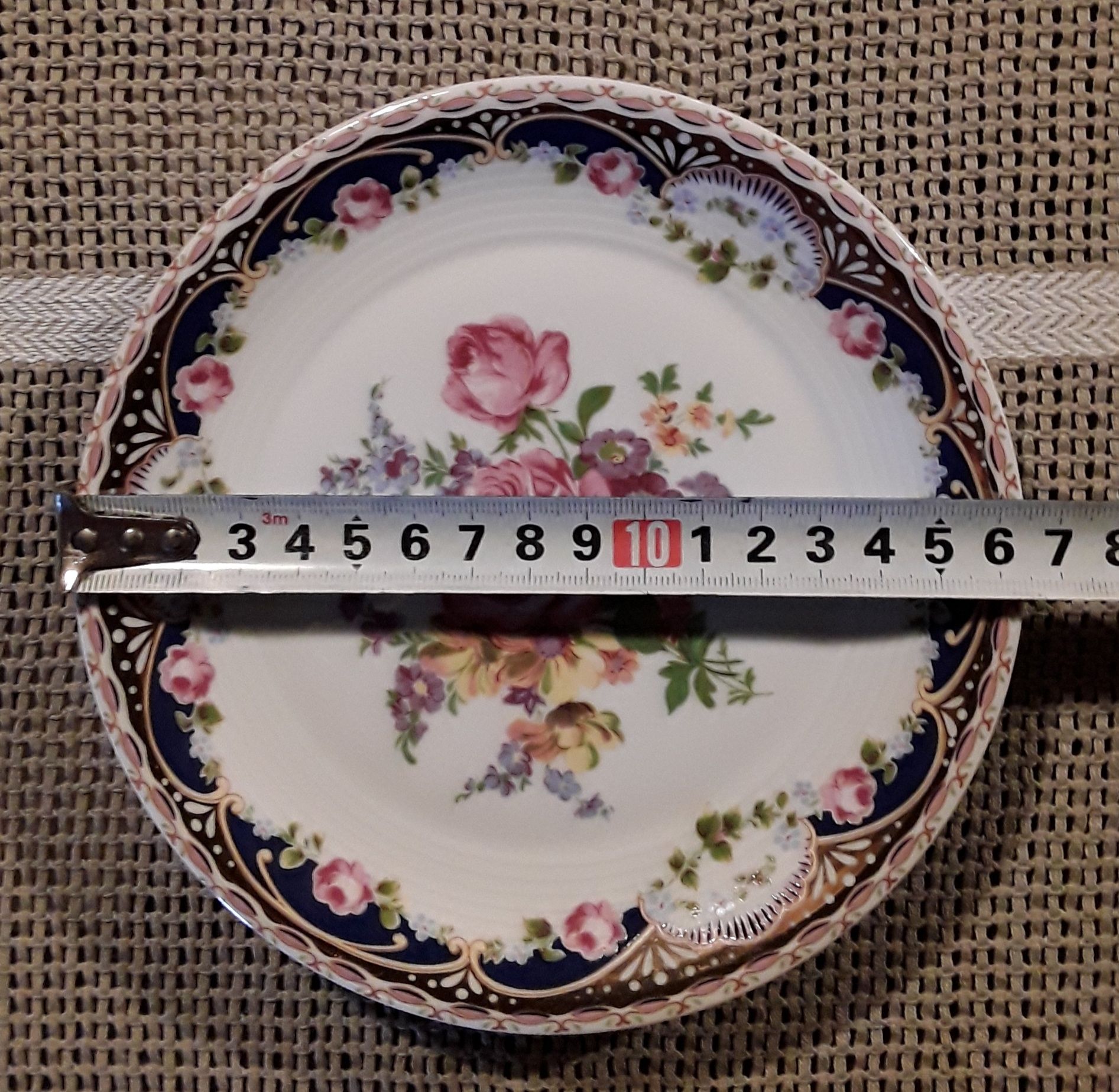 Prato grande de bolo e 6 de sobremesa porcelanas A. V. Limoges Portuga