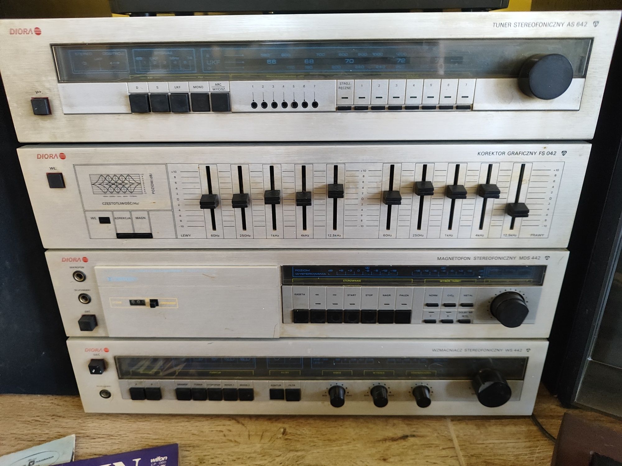Kompletny zestaw gramofon, wieża, kolumny, odtwarzacz CD, płyty winyl
