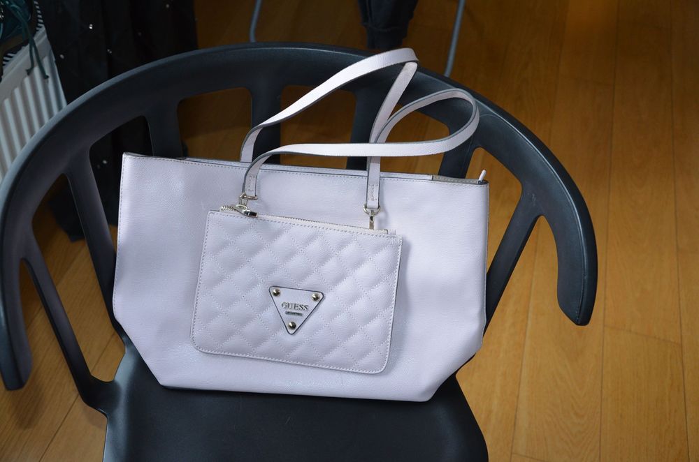 duża torba/torebka Guess z kosmetyczką