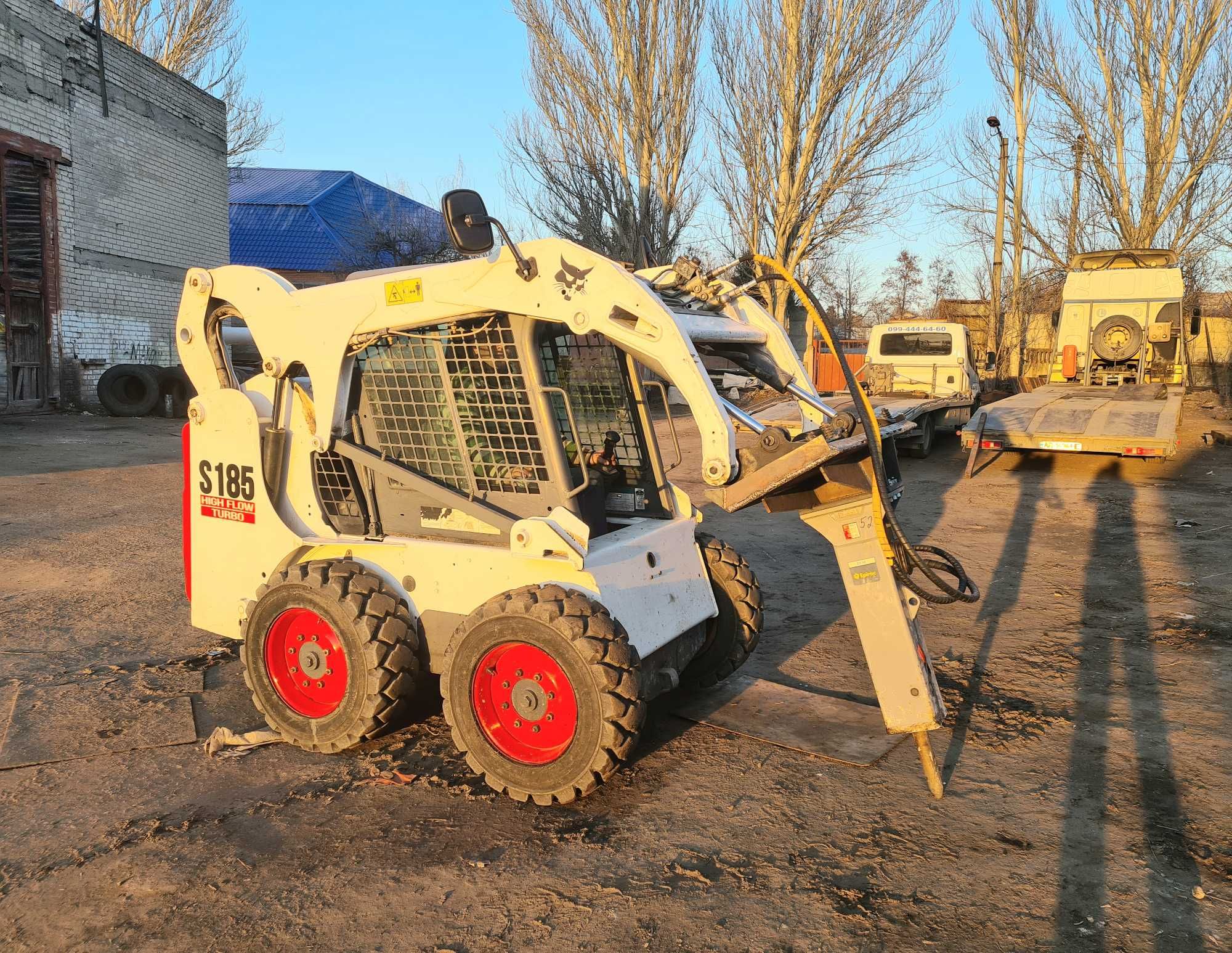 Аренда/Услуги  Гидромолот на базе Bobcat.  Работаем с НДС.