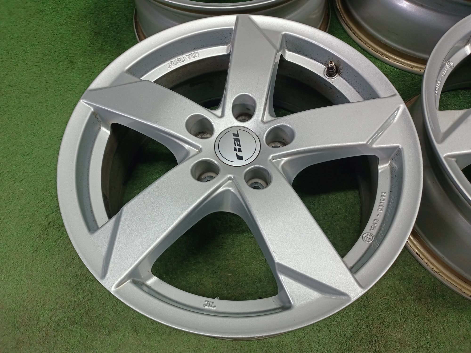 17" 5x112 et45 VW Passat B8 B7 Touran Golf Seat Artea Skoda Octavia