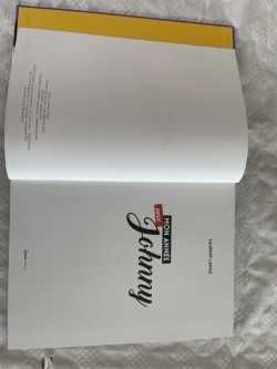 Livro Mon année avec Johnny Relié 
de Laurent Lavige (Auteur)