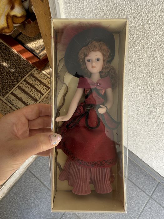 laleczka porcelanowa Emma Bovary