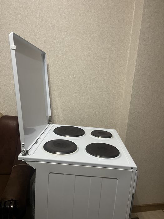 Електро плита 1000 грн