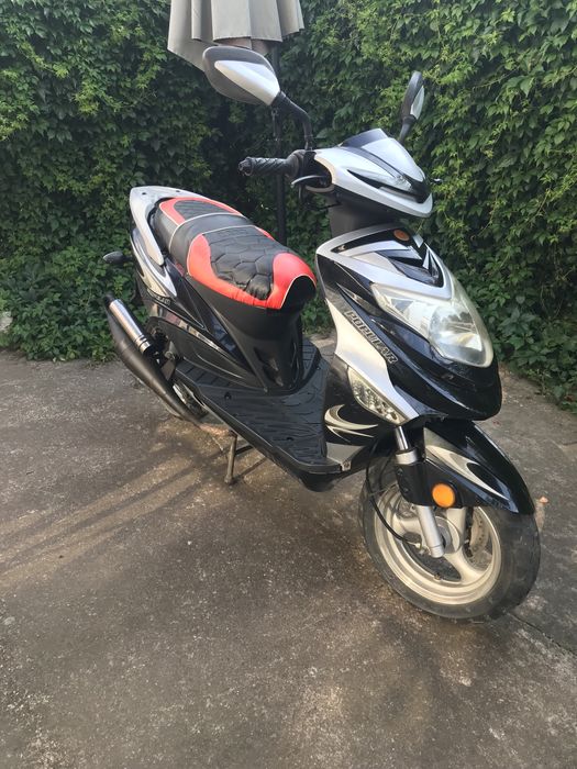 Скутер YIBEN POPULAR YB50QT-9V на ходу