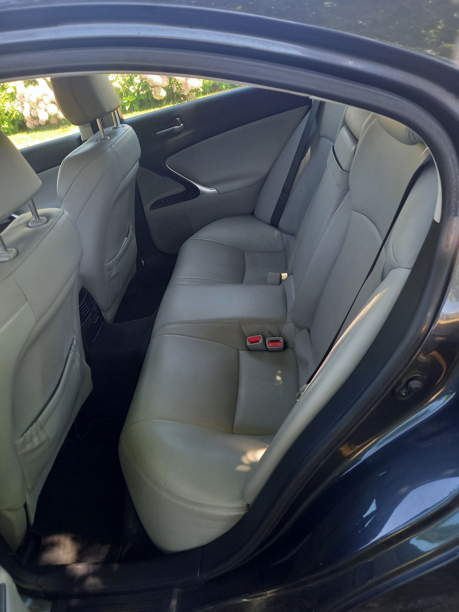 Veículo lexus 220d