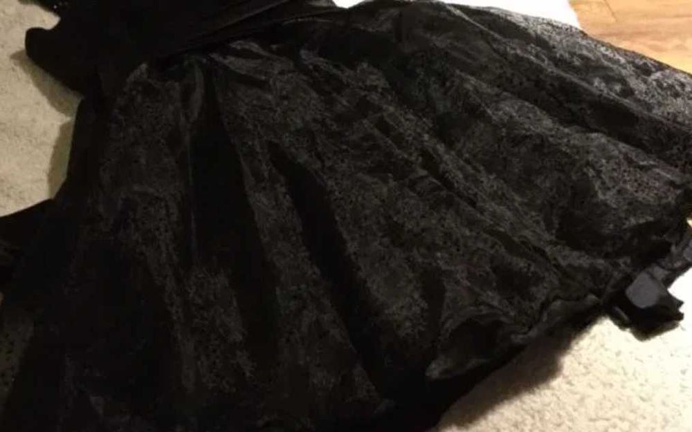 Czarna elegancka tiulowa sukienka