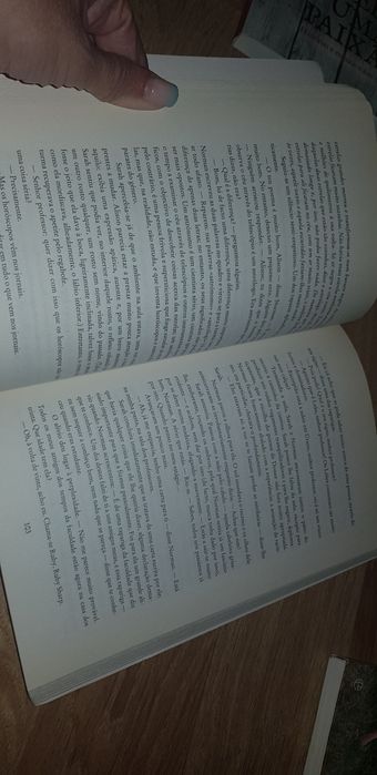 Vendo livro "A casa do Sono", Jonathan Coe, em bom estado