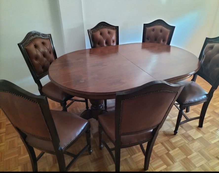 Mesa de sala com 6 cadeiras