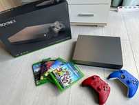 Xbox one x gold rush 1tb + 2 pady + gry