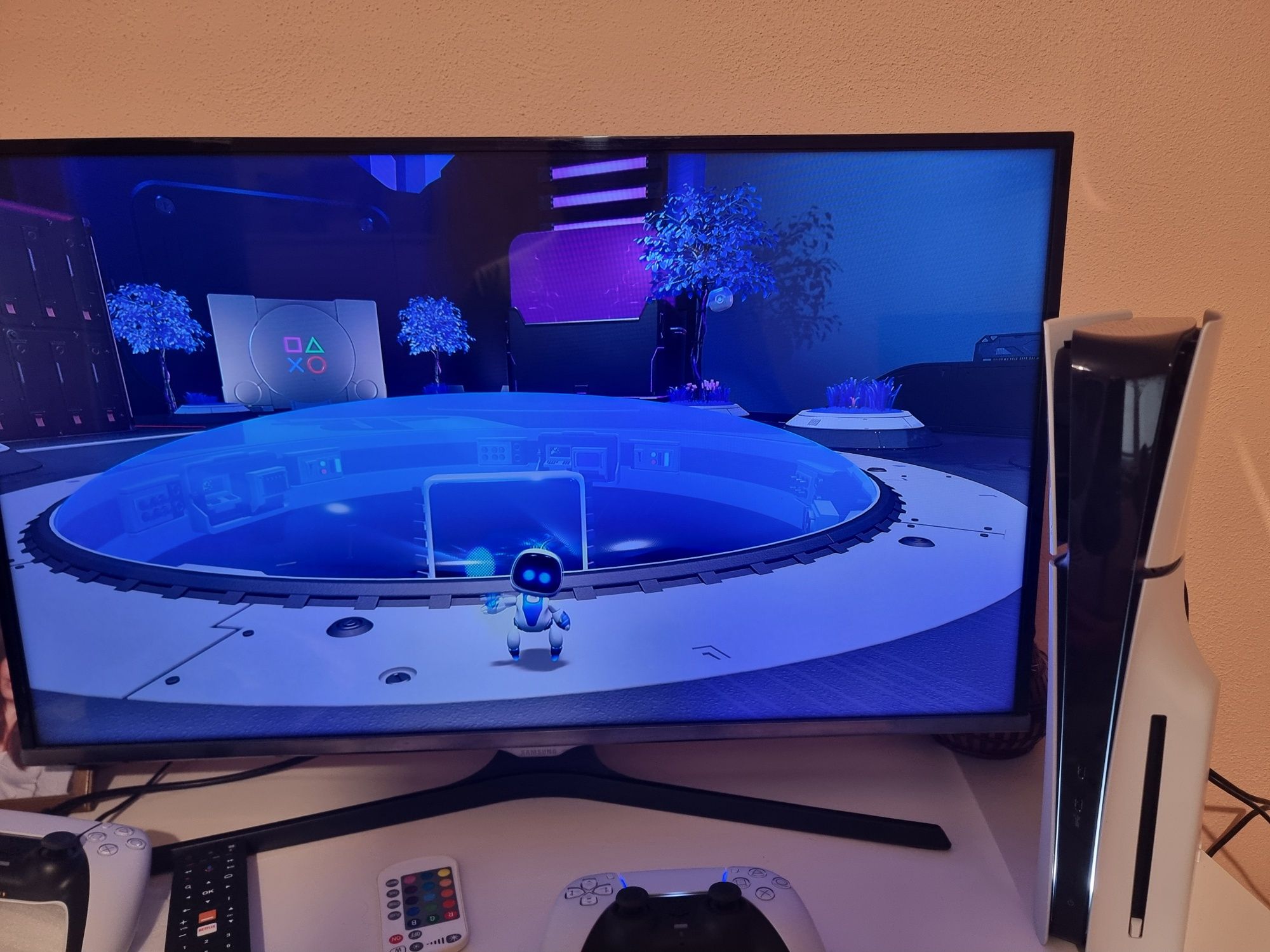 Ps5 Slim + 2 pady Pudelko Astro