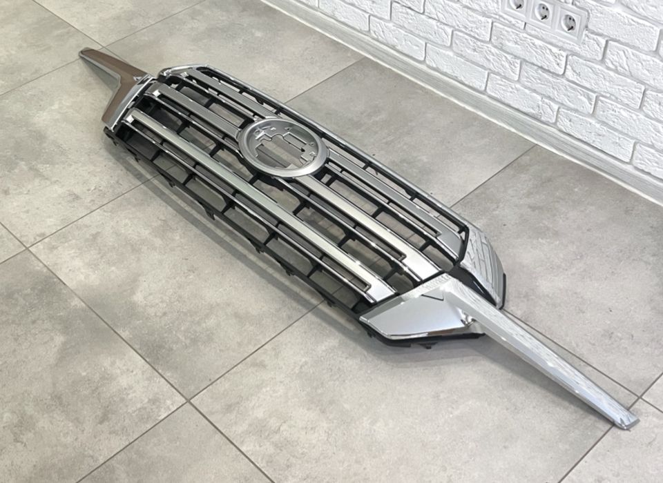 Решетка радиатора с ресницами Toyota Land Cruiser 200 2016+ СЕРАЯ 6049