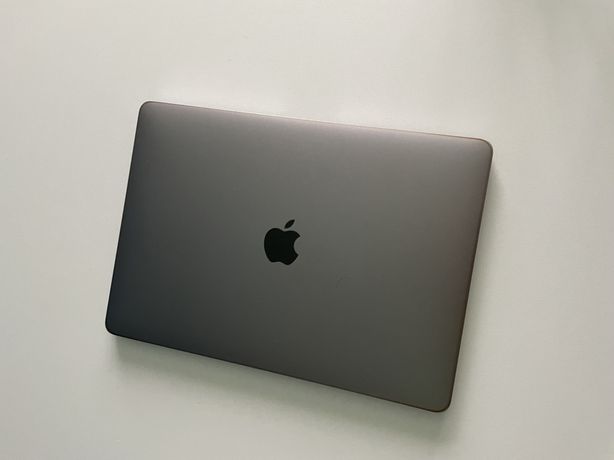 MacBook pro “13” 2018 год 256 Gb