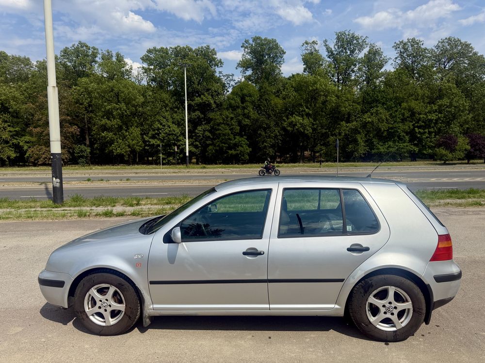 VW Golf/2003r/1.6 LPG/technicznie bdb/2x opony