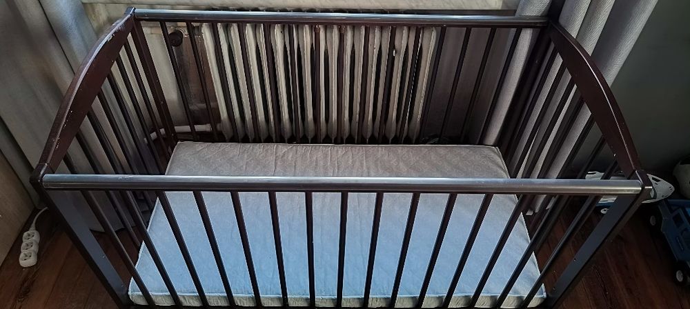 Łóżeczko drewniane z szufladą