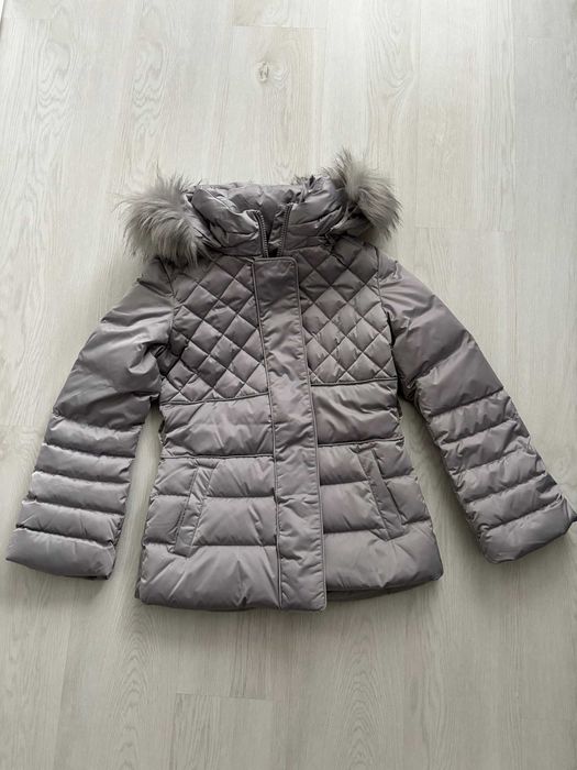 Жіноча зимова куртка GUESS (розмір М)