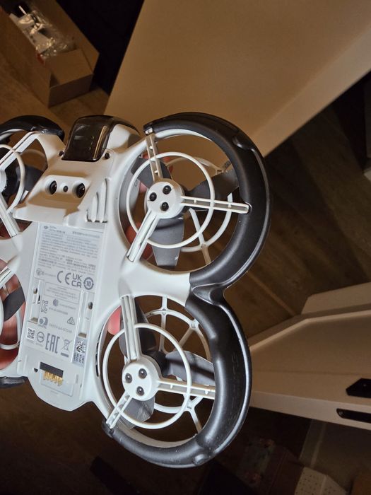 DJI Neo - jak nowy + zestaw akcesoriów (pełen komplet).