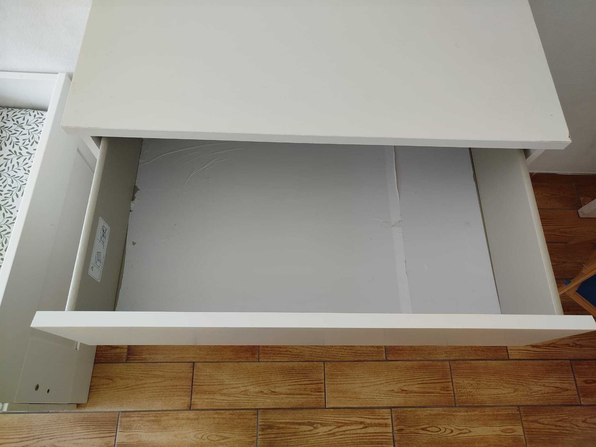 Comoda Malm 4 gavetas em bom estado