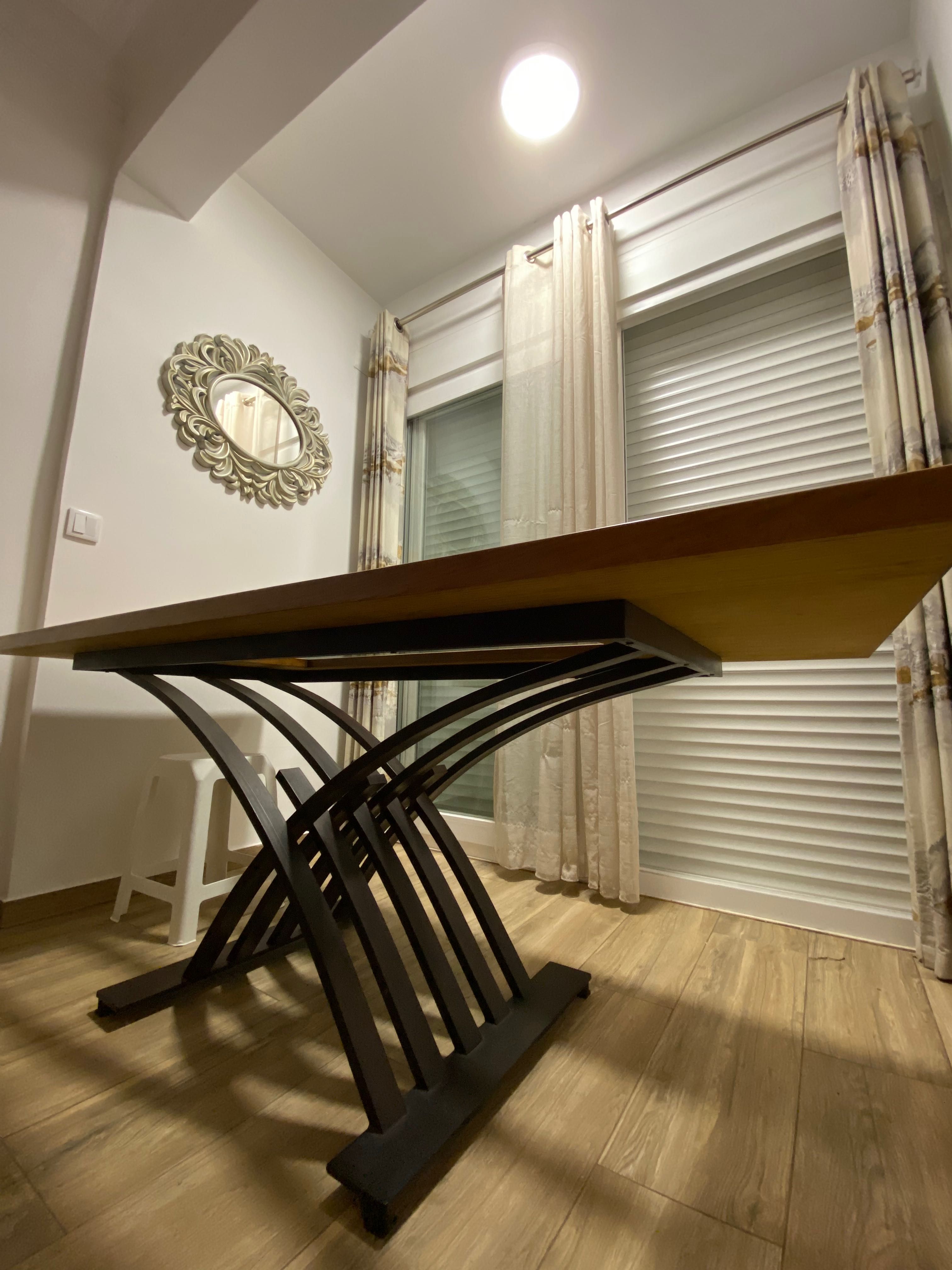 Mesa de Madeira Maciça