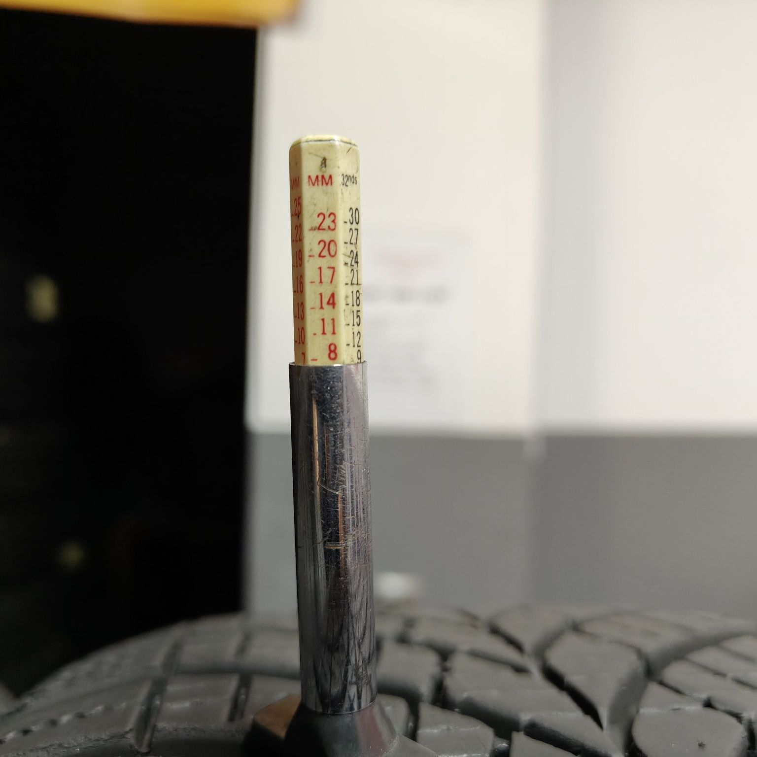 225/55/18 XL Sprzedam parę opon całorocznych Goodyear