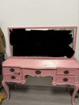 Toucador antigo pintado de rosa