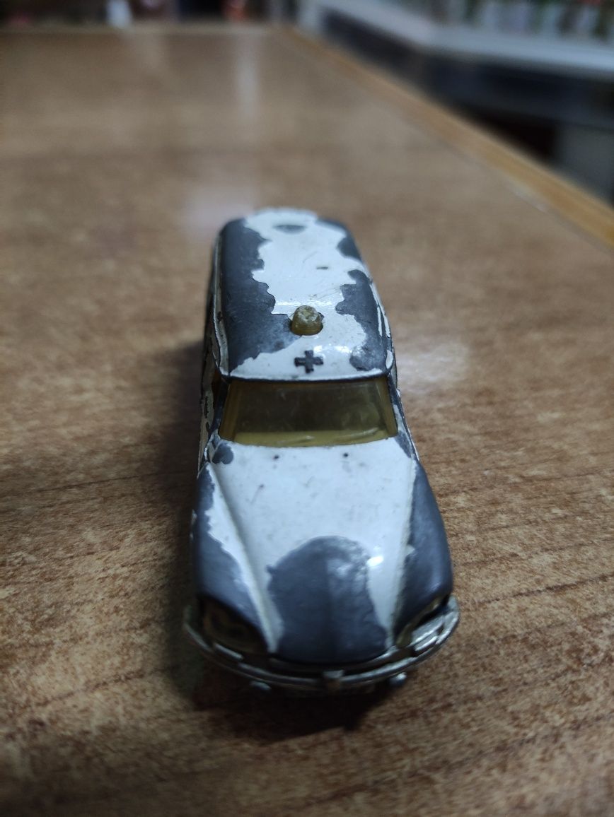 Carro em miniatura colecionável.Cintroen DS Ambulância Majorette