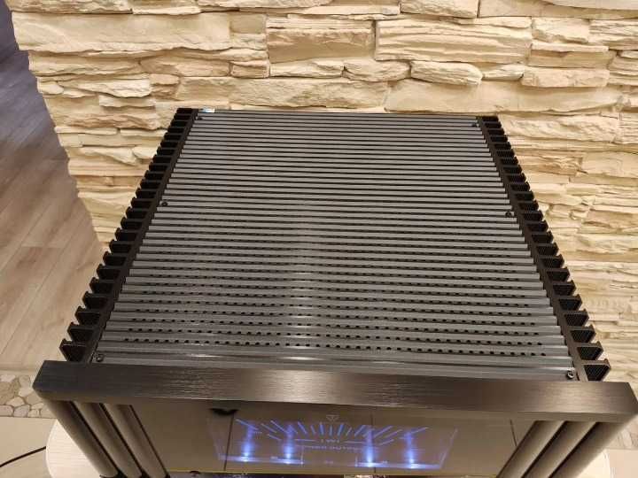 Wzmacniacz mocy ToneWinner AD-2500 PRO