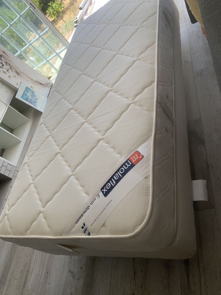 Cama solteiro com colchão