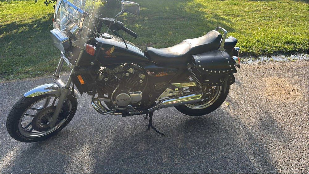 Honda Magna 500 V30