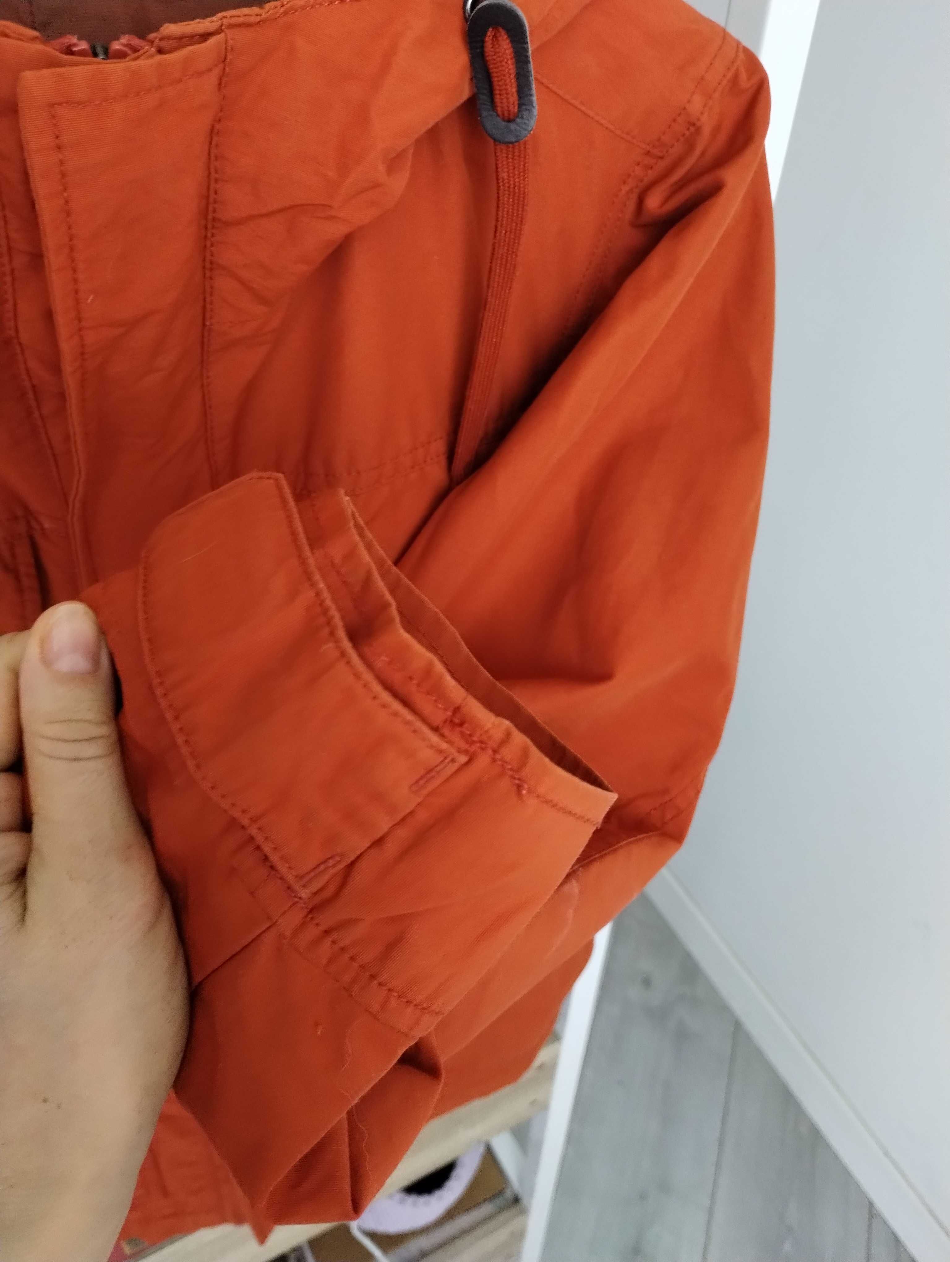 Lekka kurtka Uniqlo.