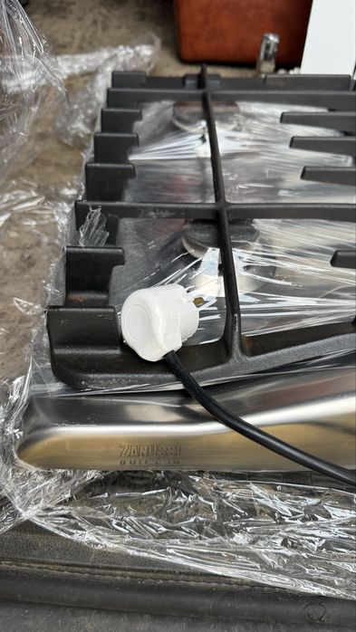 Газовая поверхность Zanussi 4х комфорочная