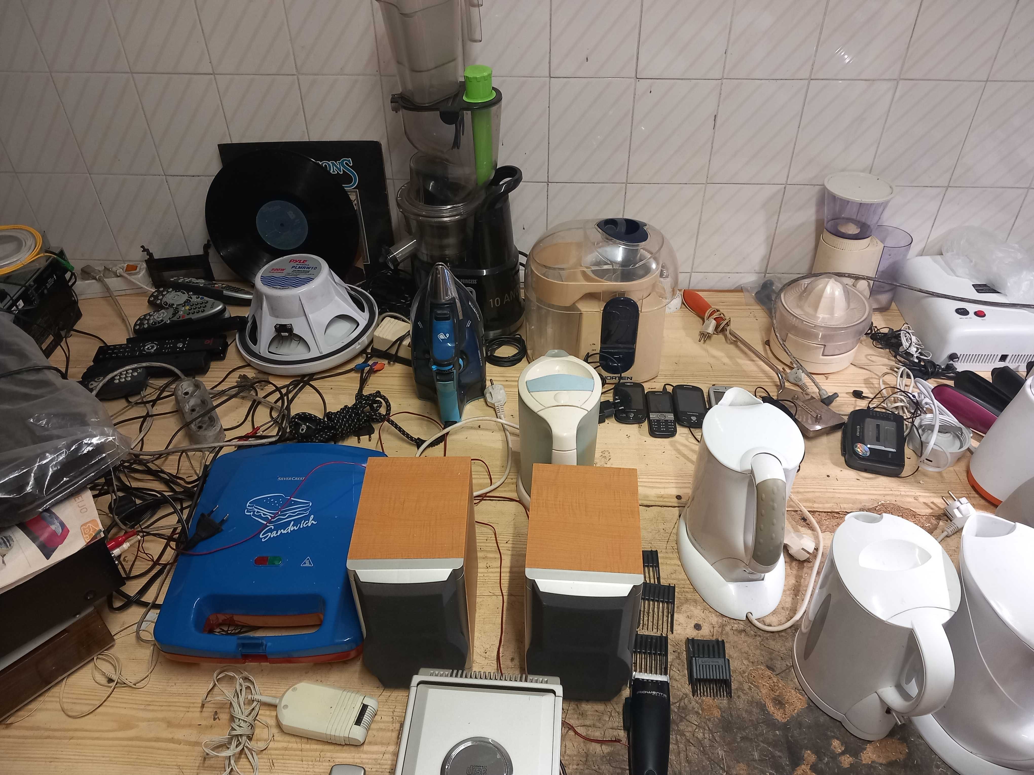 Grande quantidade de equipamentos