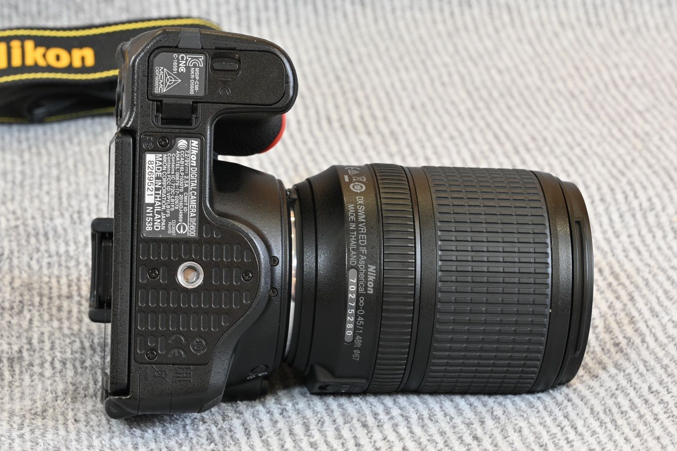 Nikon D5600 +AF-S NIKKOR 18-140 ED. (WiFi,  Bluetooth)