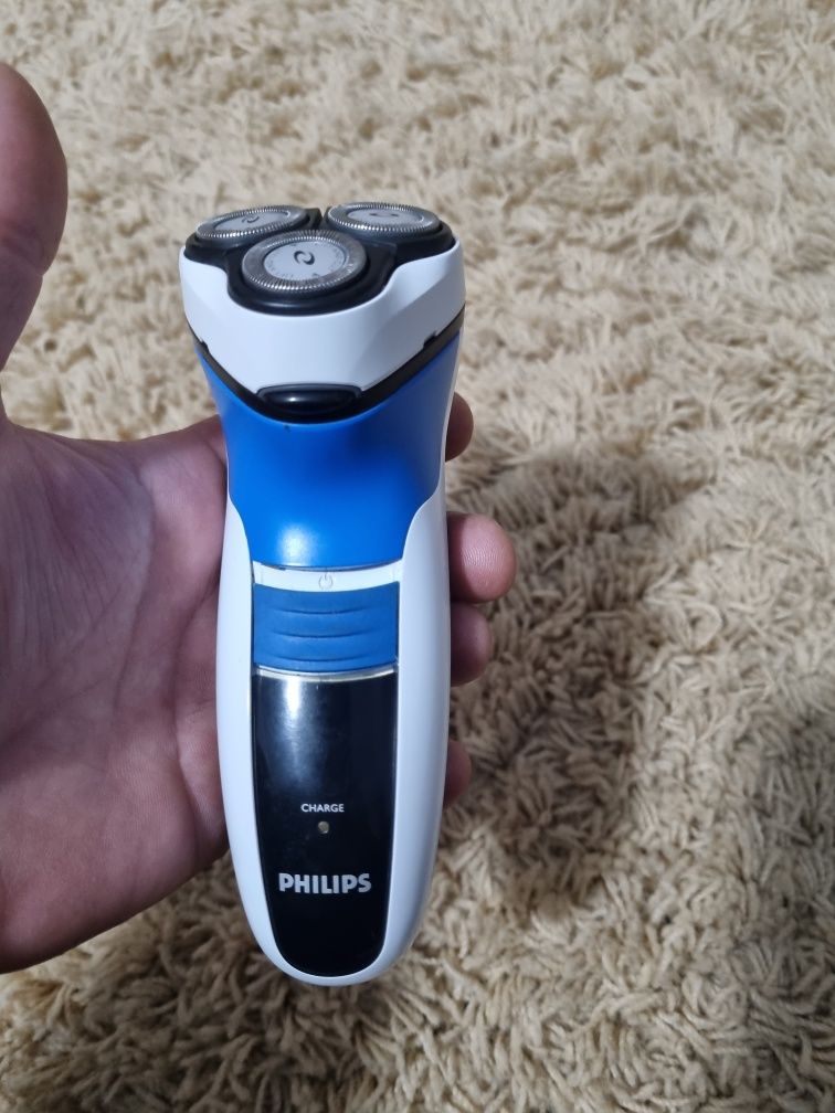 Продам электро бритву PHILIPS