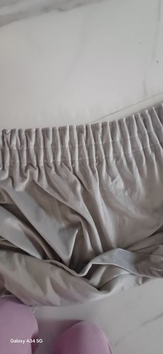 Gotowe zasłony z weluru/velvet na taśmie – szerokość 138 cm, długość 2