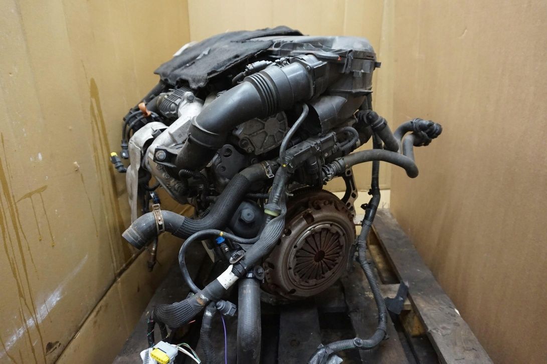 Мотор двигатель Peugeot Citroen 1,6 hdi 9hp dv6dted  308 301 c-elysee