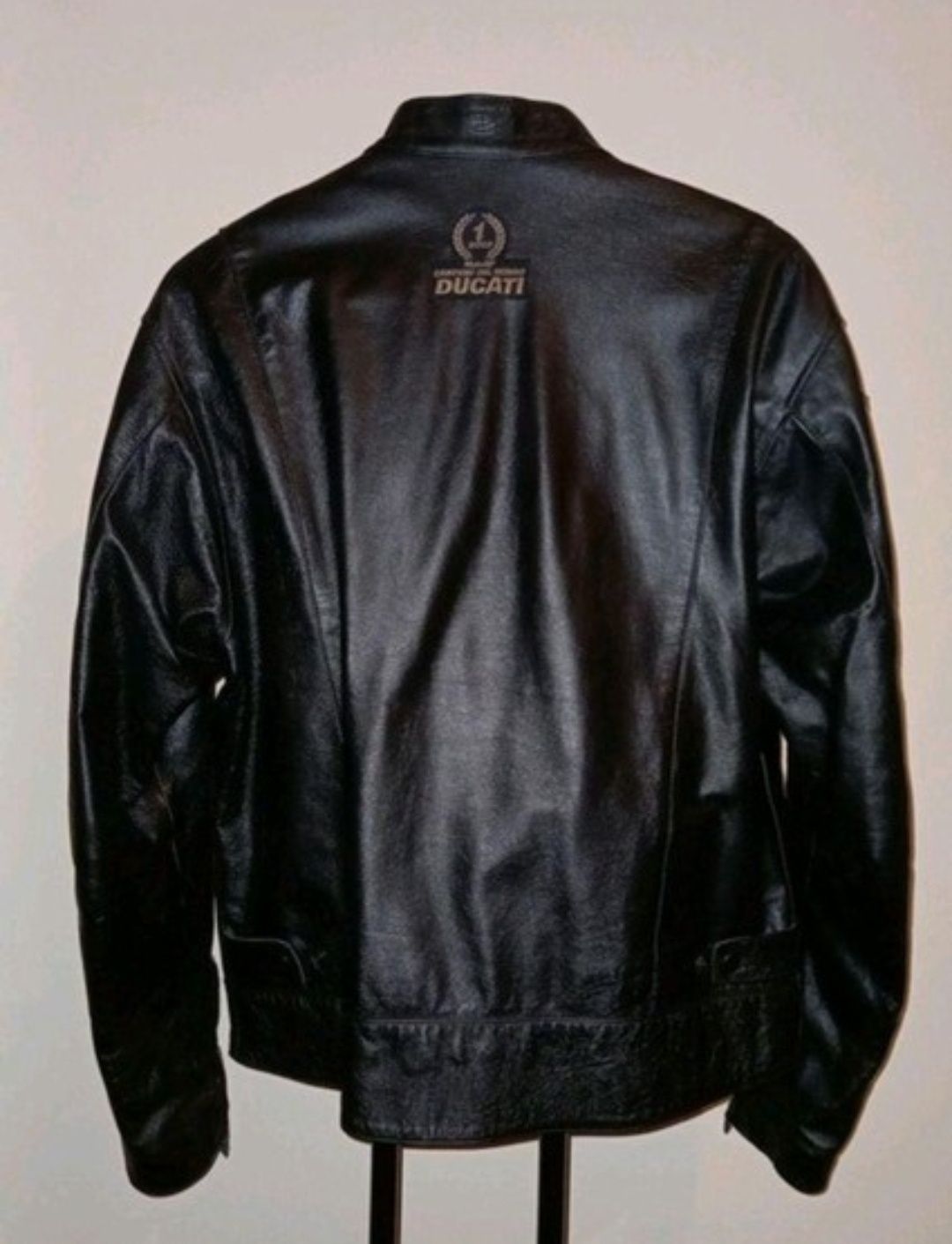 Antigo Casaco Pele Ducati (Dainese) de Coleção  (Edição Limitada) RARO