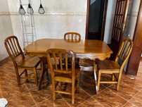 Mesa de jantar com 4 cadeiras