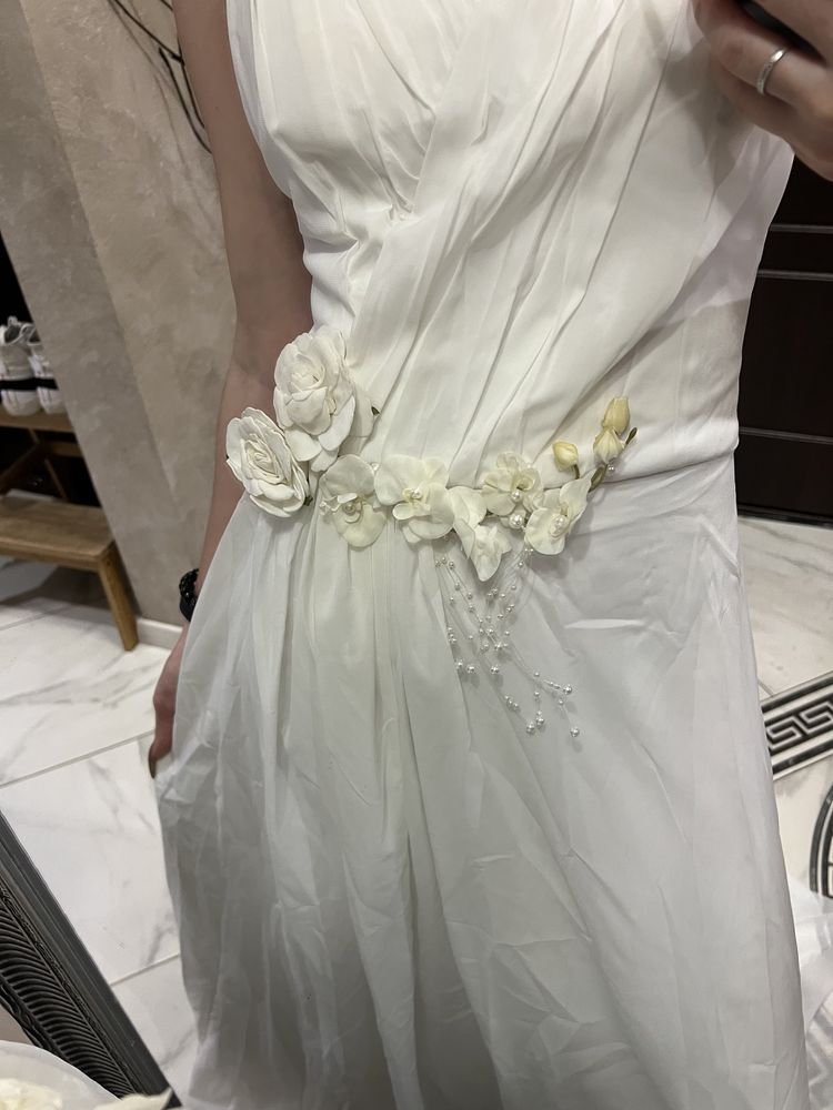 Жіноча весільна сукня