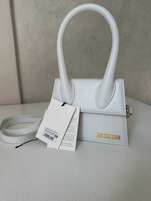 дизайнерська сумка від Jacquemus — культова модель Le Chiquito Mini.