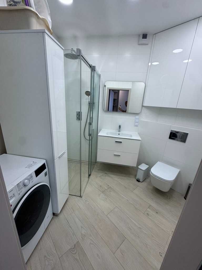 Nowoczesne mieszkanie / 3 pokoje z balkonem i widokiem na jezioro