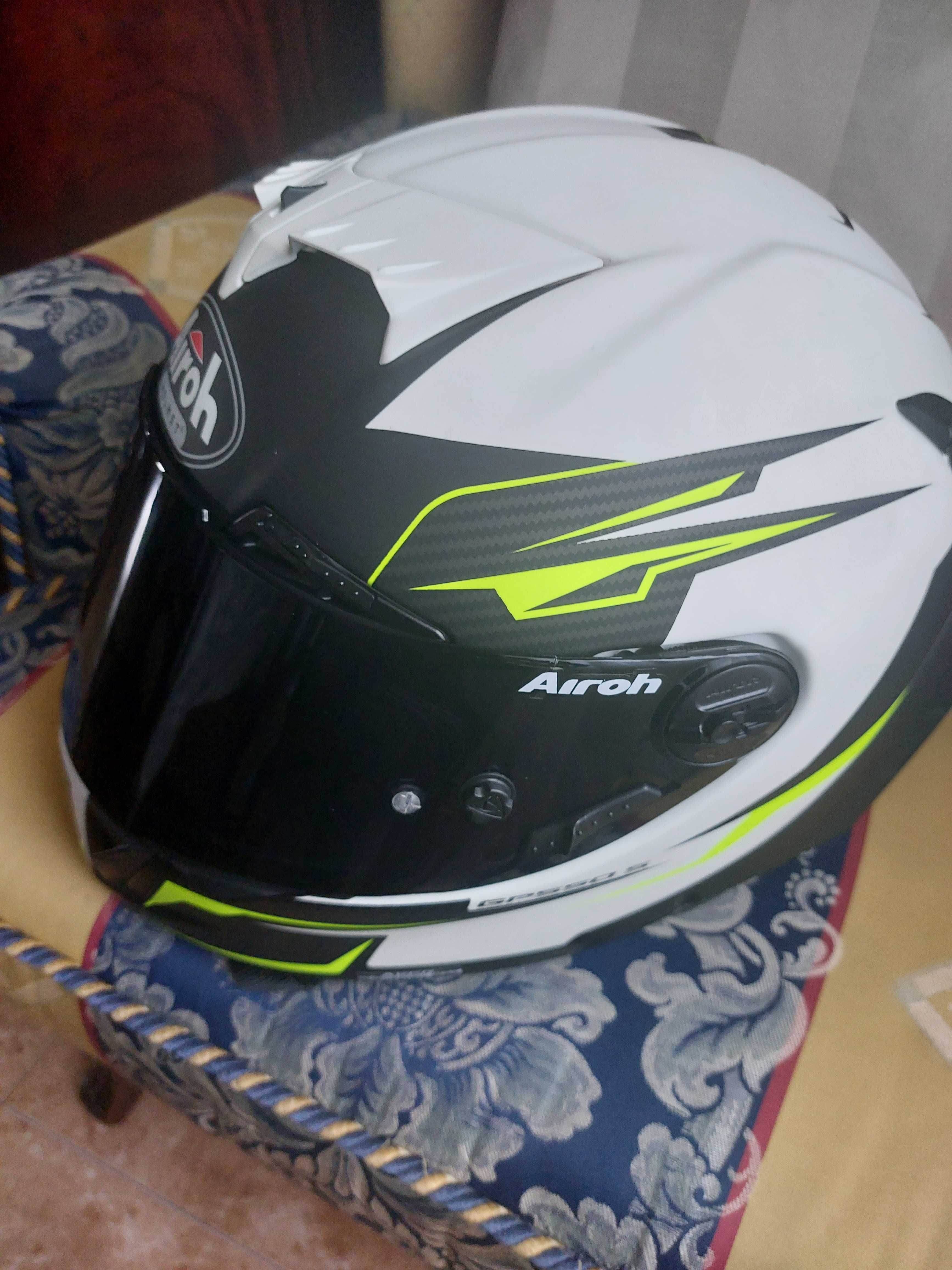 Capacete IROH GP 550 S