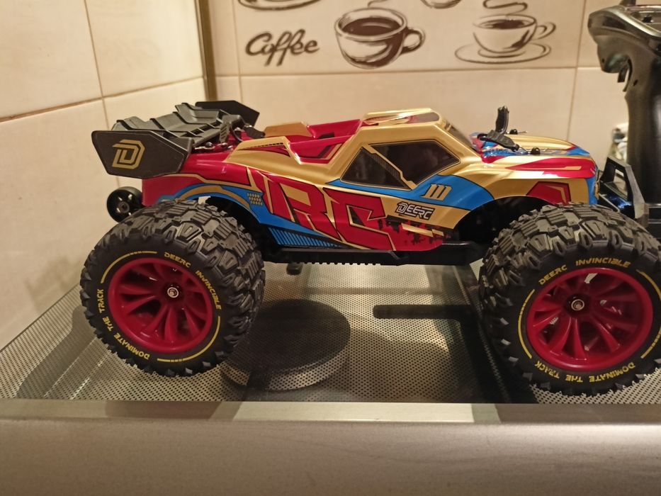 Model RC  bezszczotkowy  4x4 zdalnie sterowany Deerc 003E samochód