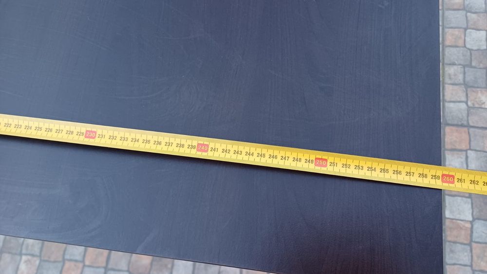 Mesa extensível com pés cromados em bom estado