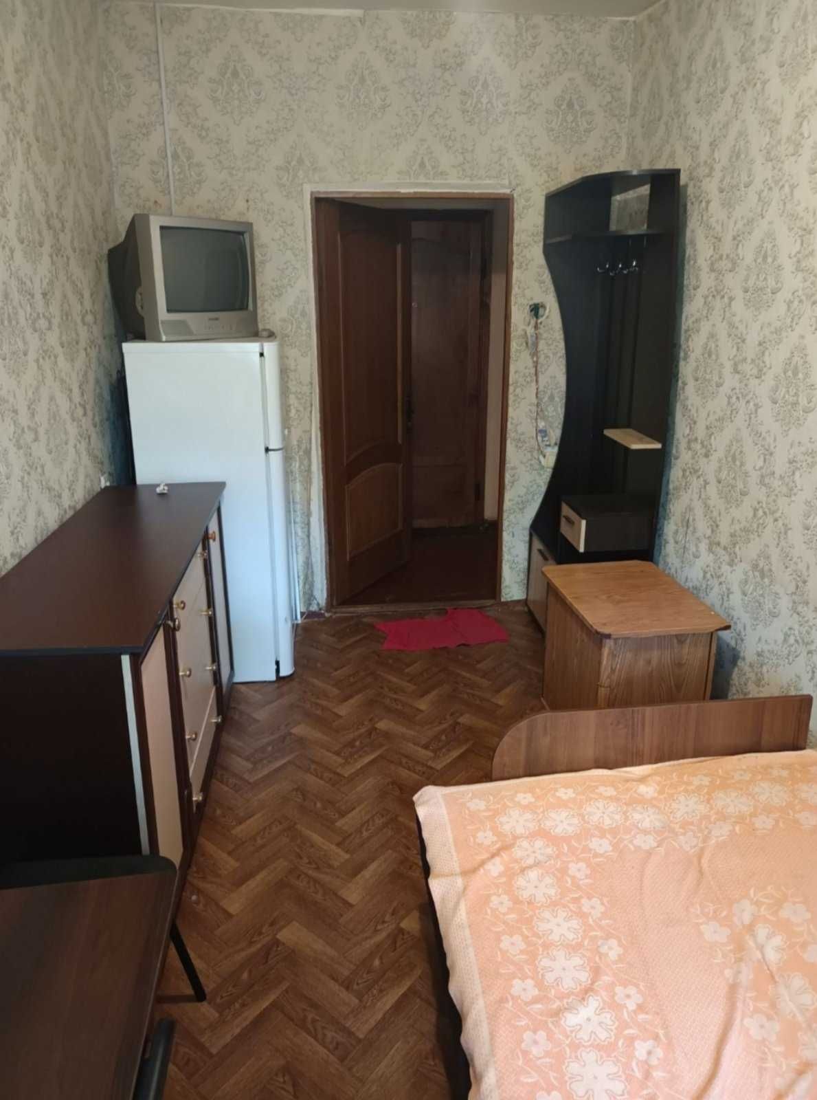 Продам комнату 9,4 кв. м. в чистой коммуне на ул. Инглези/Космонавтов!